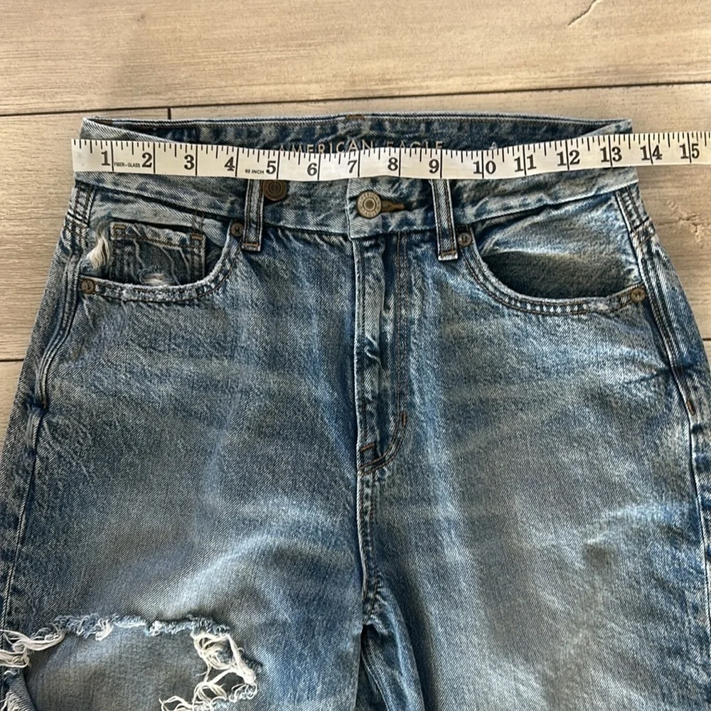 American Eagle Curvy MOM jeans size 4